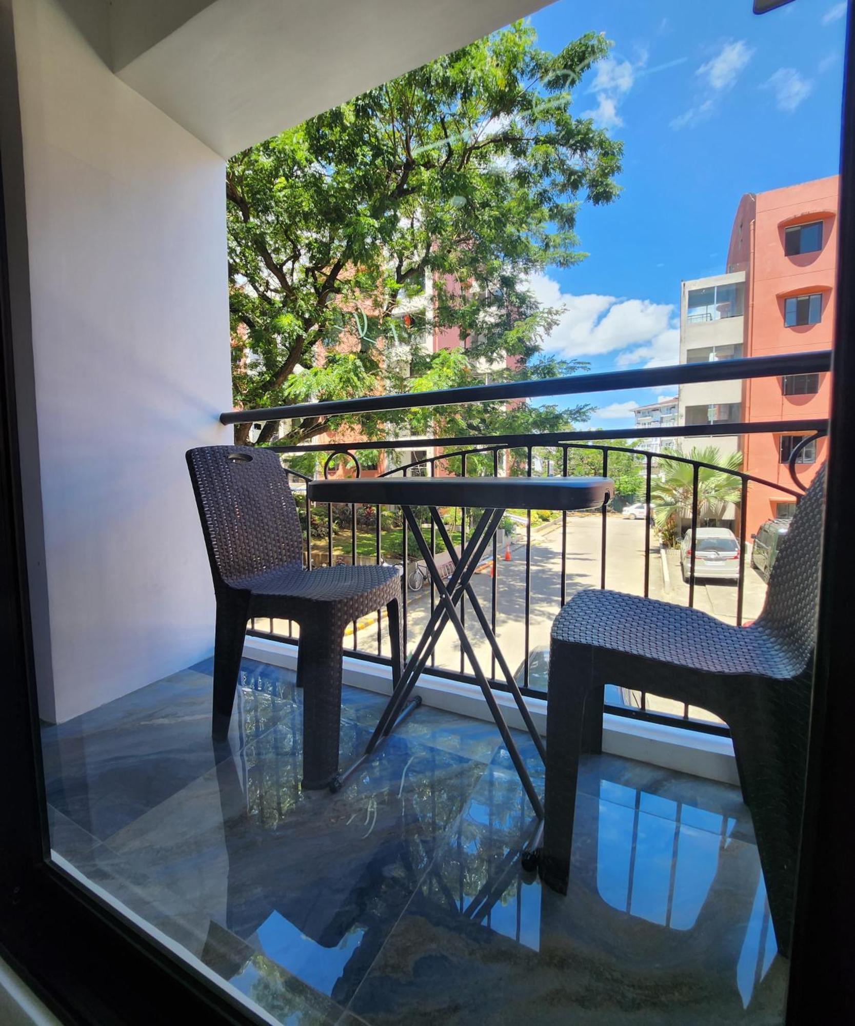 Condo Azur Suites B207 Near Airport, Netflix, Stylish, Cozy With Swimming Pool Мактан Экстерьер фото