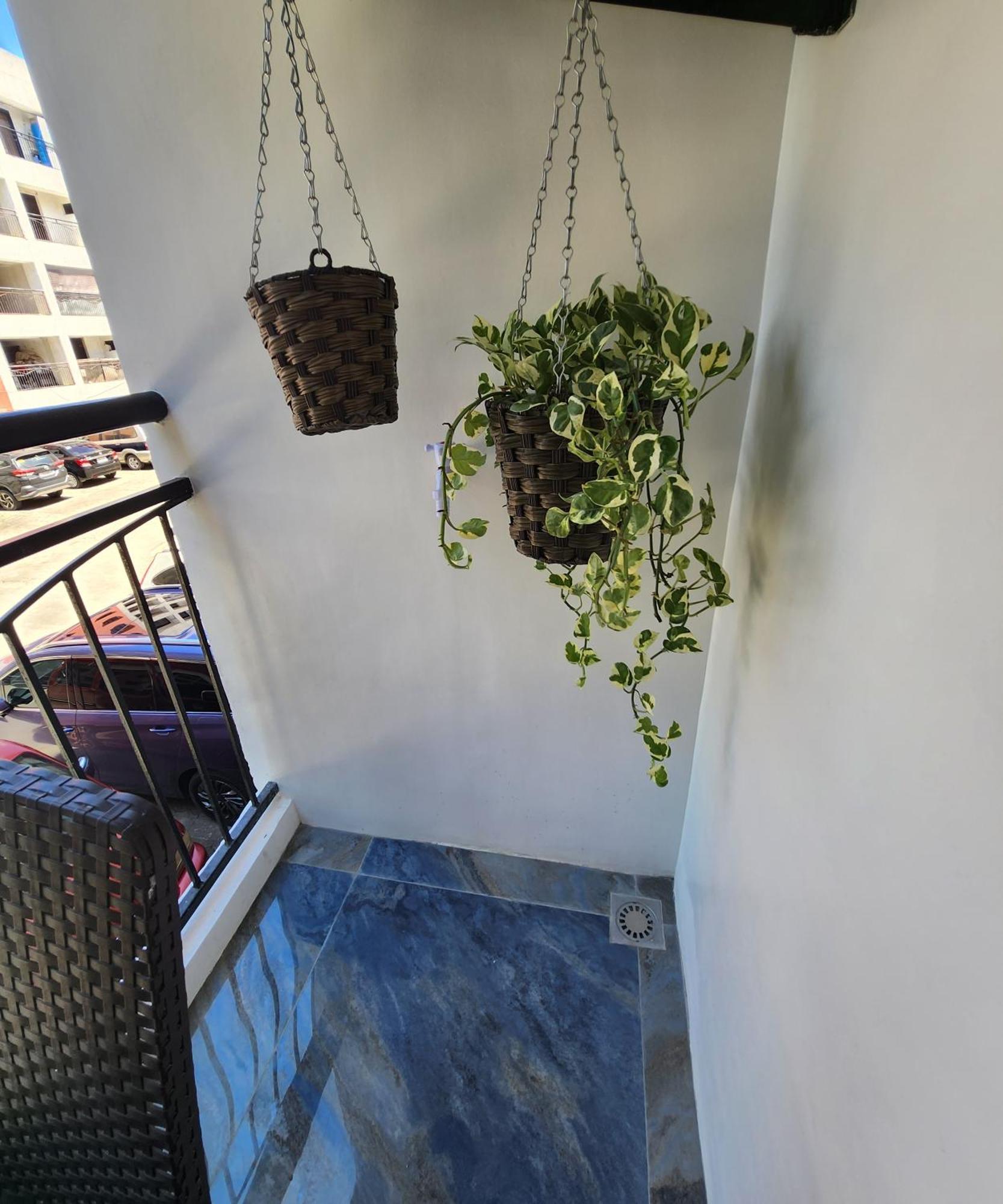 Condo Azur Suites B207 Near Airport, Netflix, Stylish, Cozy With Swimming Pool Мактан Экстерьер фото