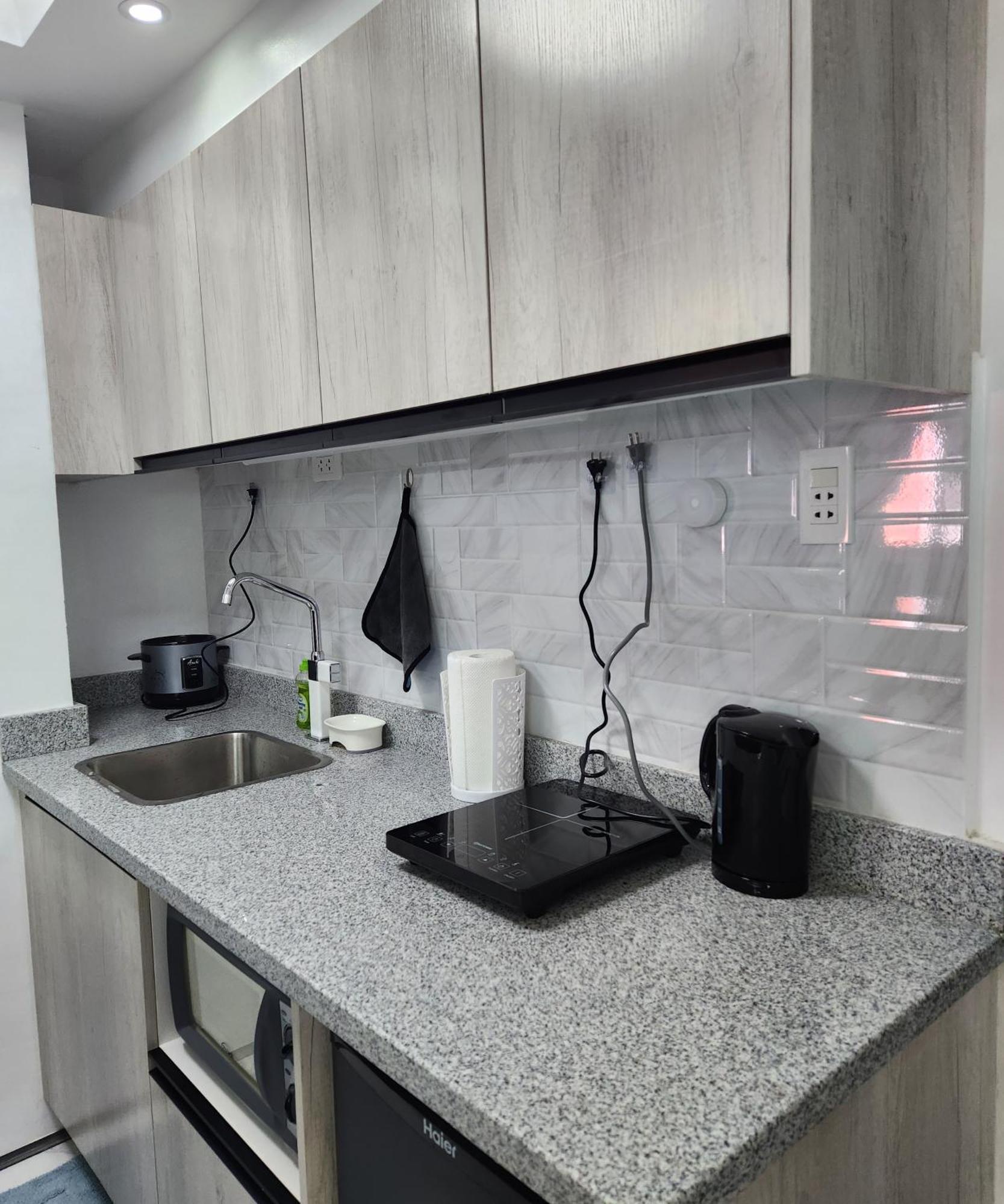 Condo Azur Suites B207 Near Airport, Netflix, Stylish, Cozy With Swimming Pool Мактан Экстерьер фото